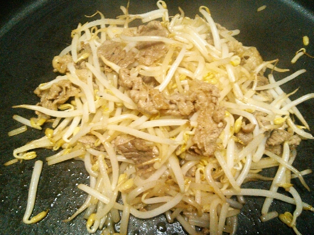 ホットプレートparty♪もやしと牛バラ炒め♡