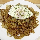 スパイシー焼きそば^_^とろ〜り半熟卵のせ^_^