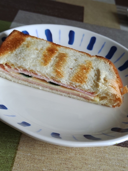 ハムチーズと玉子のホットサンド風♡