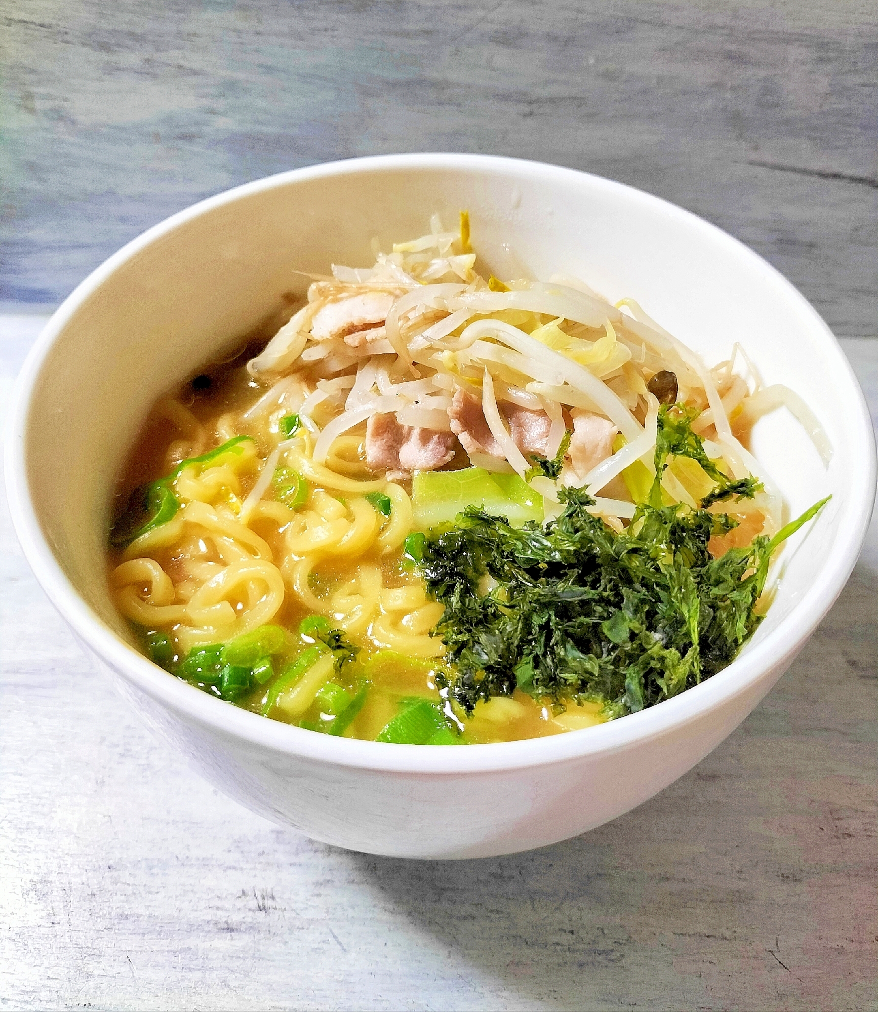 炙り焼のりともやしラーメン