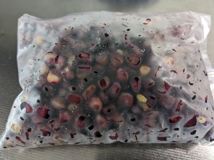 紫色のとうもろこしを冷凍保存しました。他の料理に使うのが楽しみです。ありがとうございました。