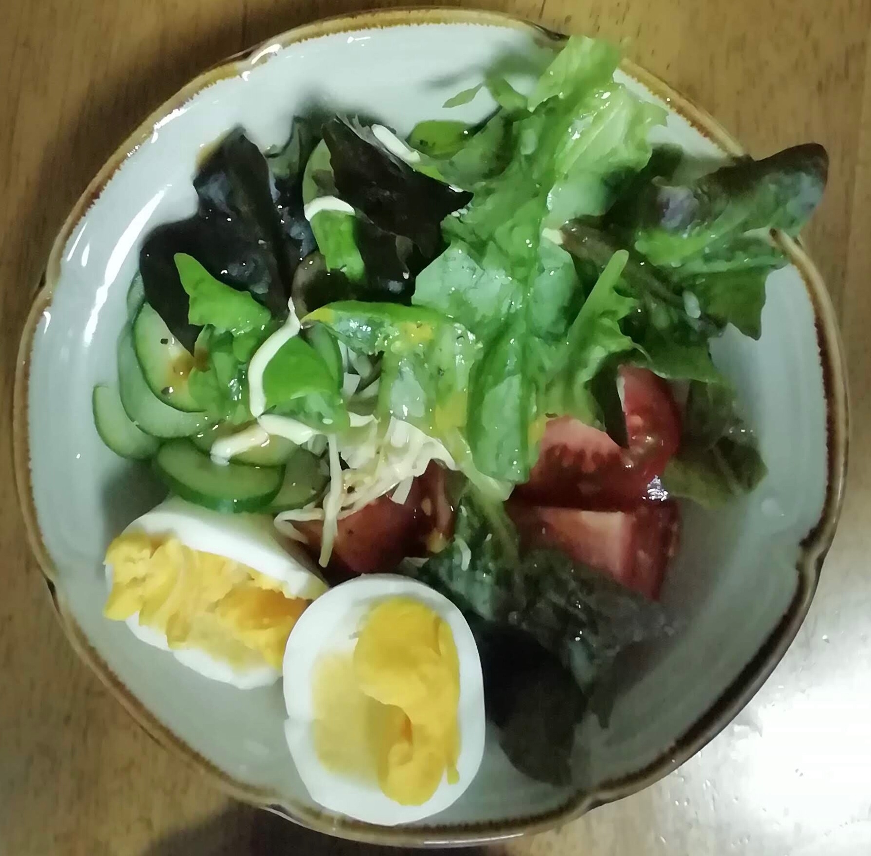ゆで卵つき野菜サラダ