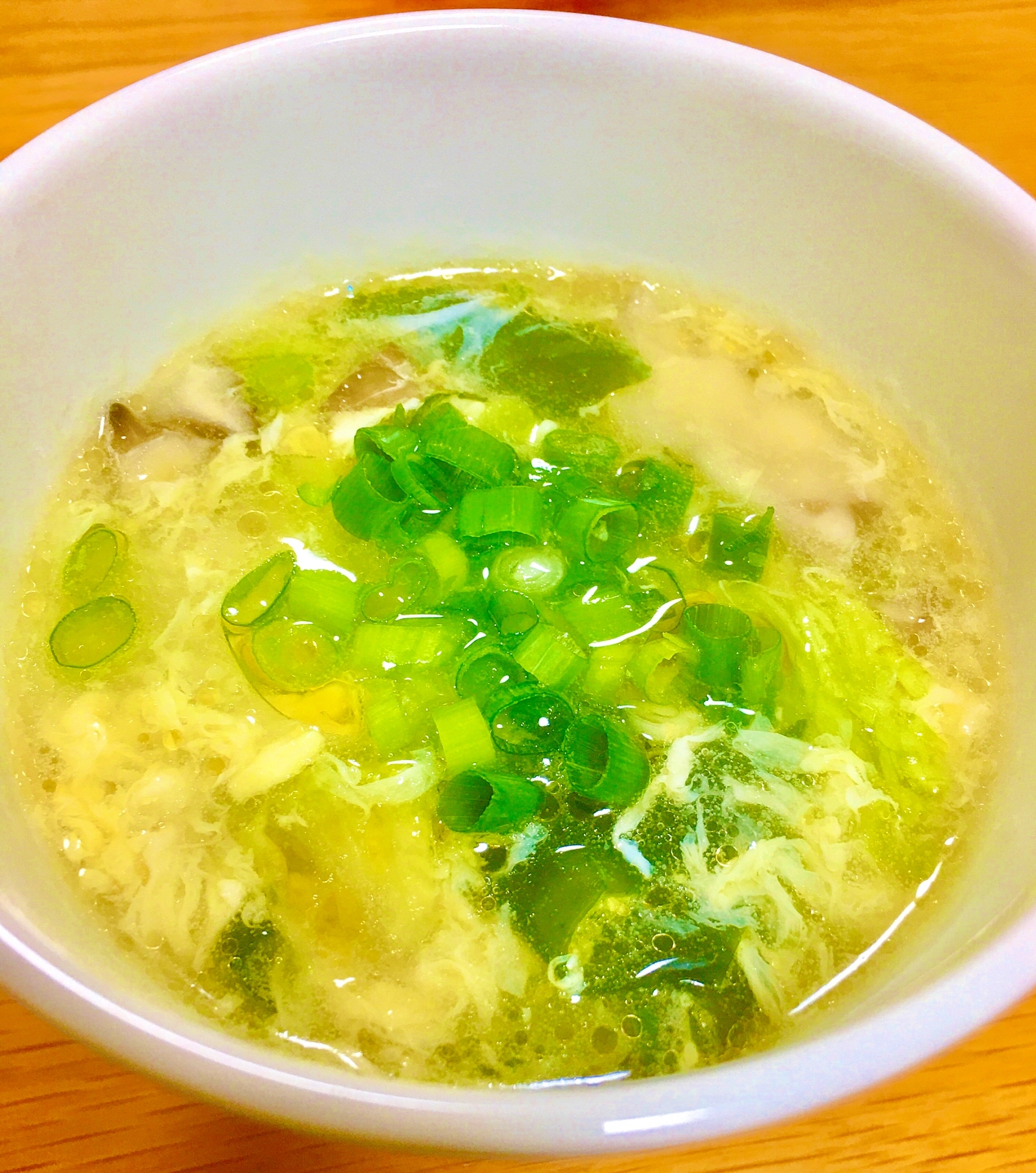 舞茸とレタスのたまごスープ