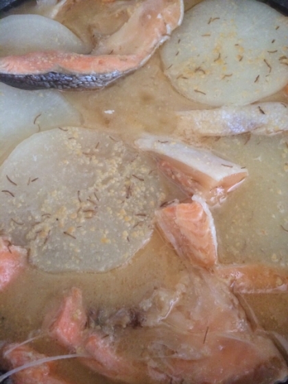 鮭の豆乳味噌煮込み(●´ー｀●)