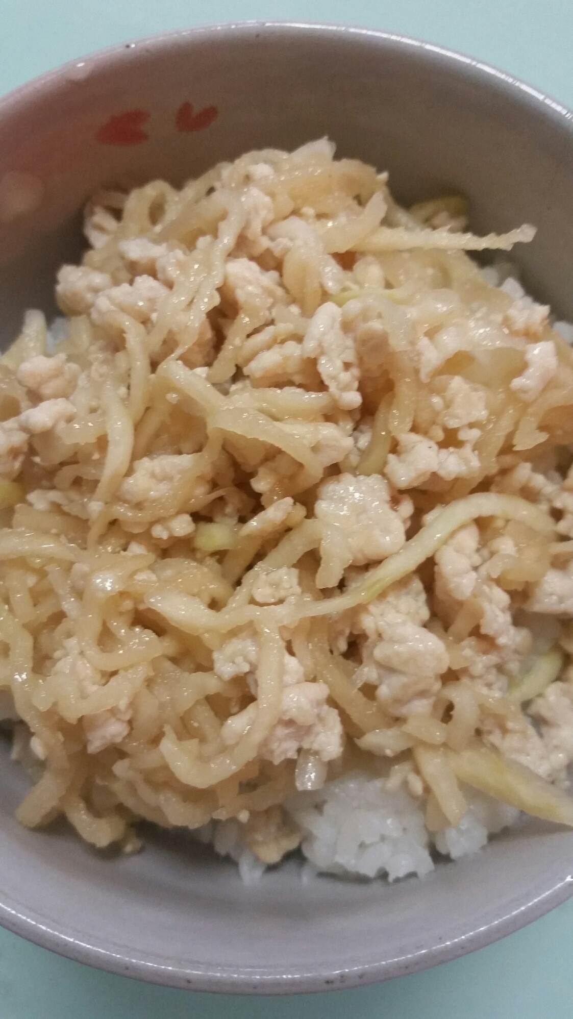 めんつゆで簡単切り干し大根の鶏そぼろ丼