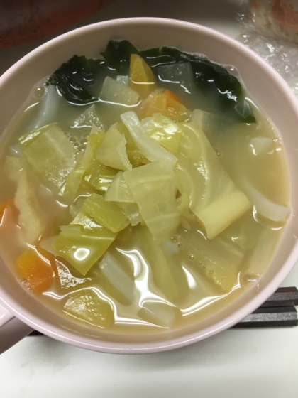 キャベツと人参の野菜スープ