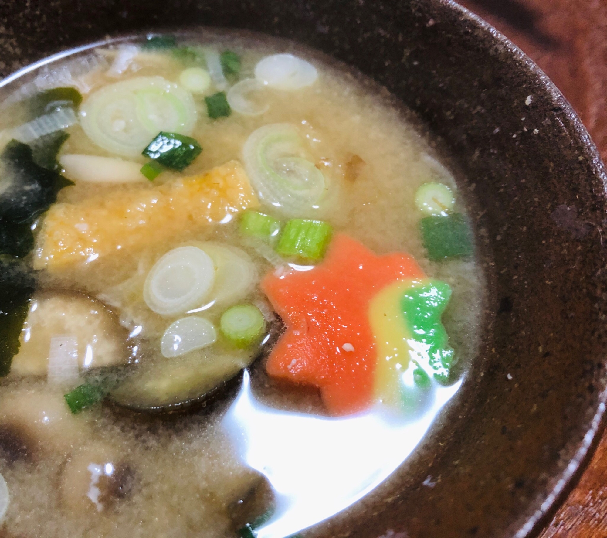 具沢山で朝食にも◎ 揚げなすの味噌汁