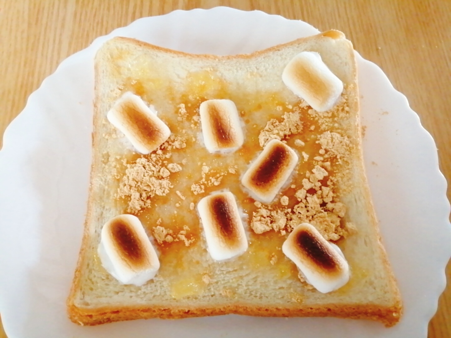 甘～い☆りんごジャムときな粉とマシュマロのトースト