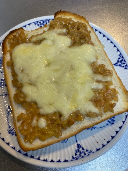 初納豆トースト‼︎ピザ用チーズでしました！美味しいかっです^_^