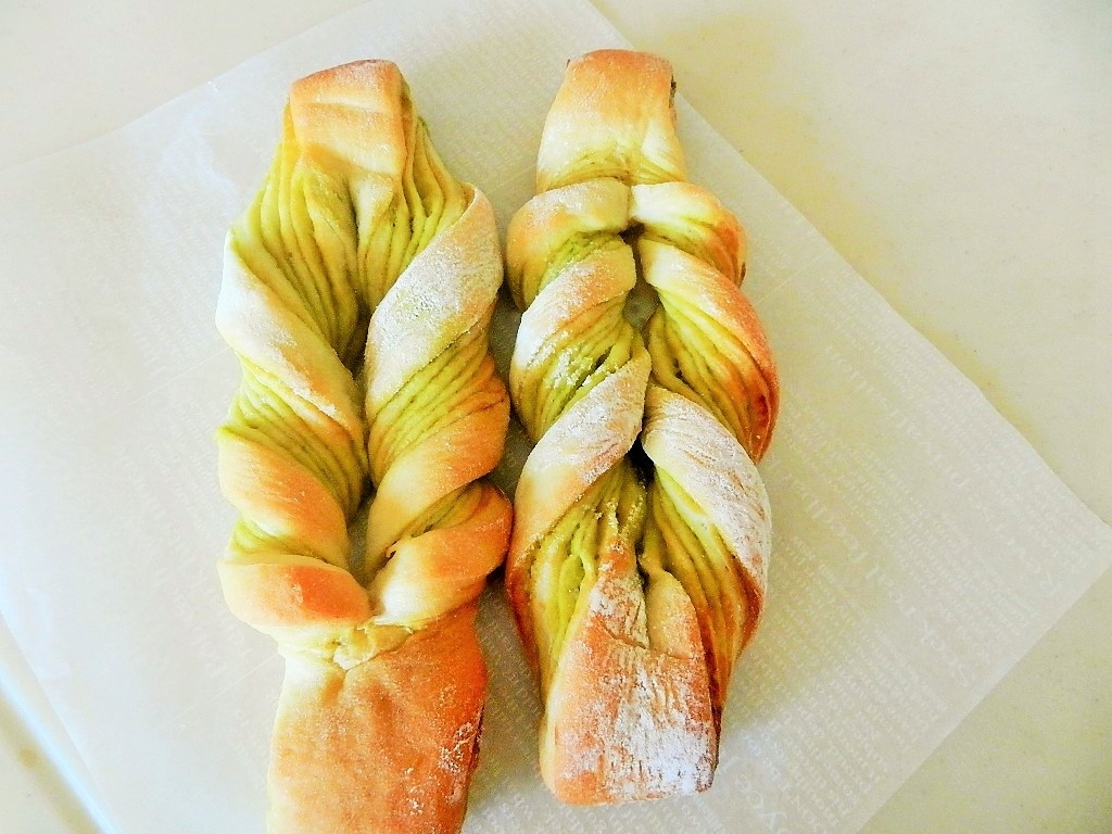 ピスタチオシートから作るねじりパン