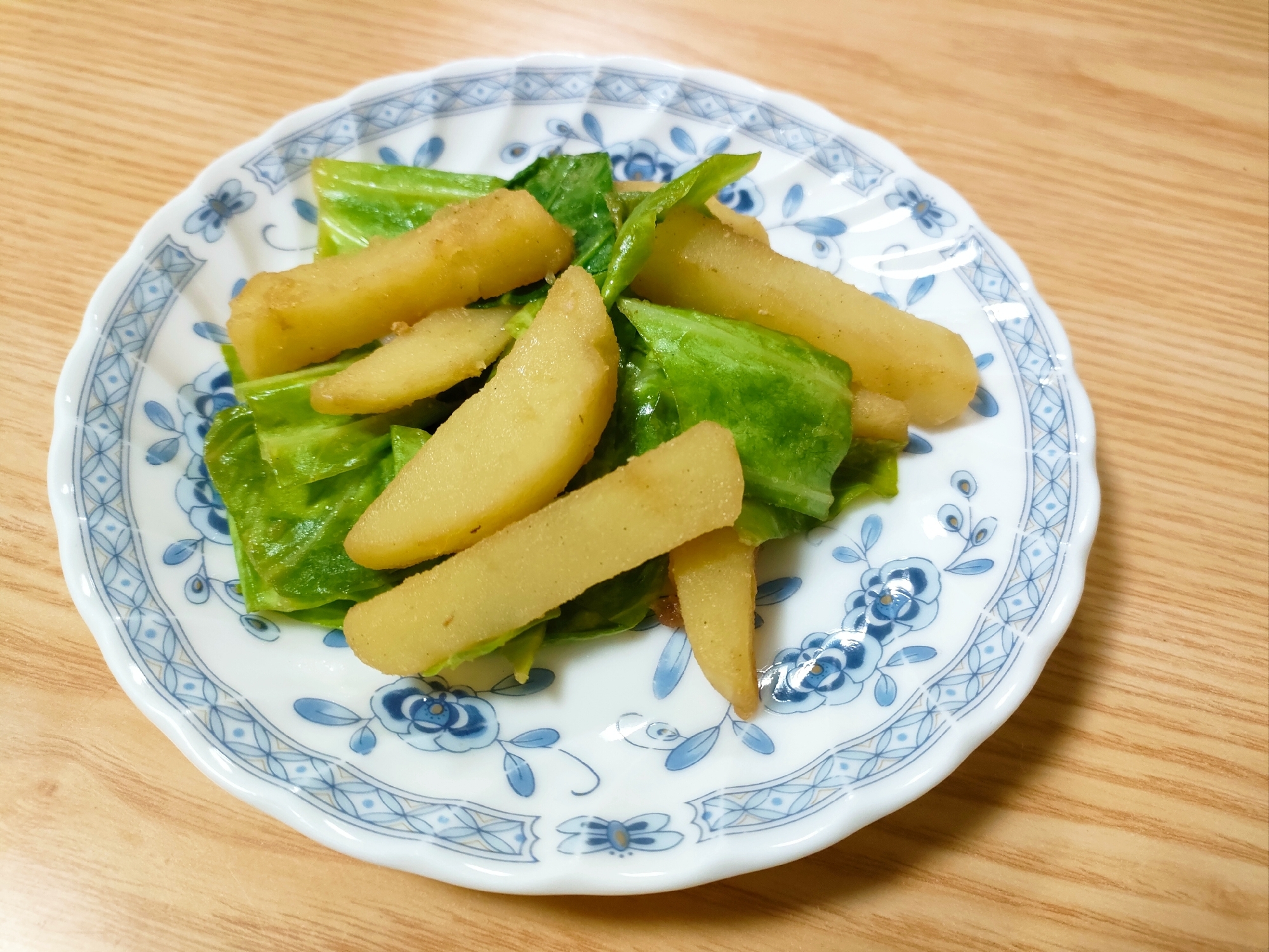 じゃがいもとキャベツのバター醤油炒め