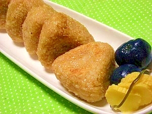 いまさら簡単焼きおにぎり レシピ 作り方 By ブルーボリジ 楽天レシピ いまさら簡単焼きおにぎり レシピ 作り方 By ブルーボリジ 楽天レシピ