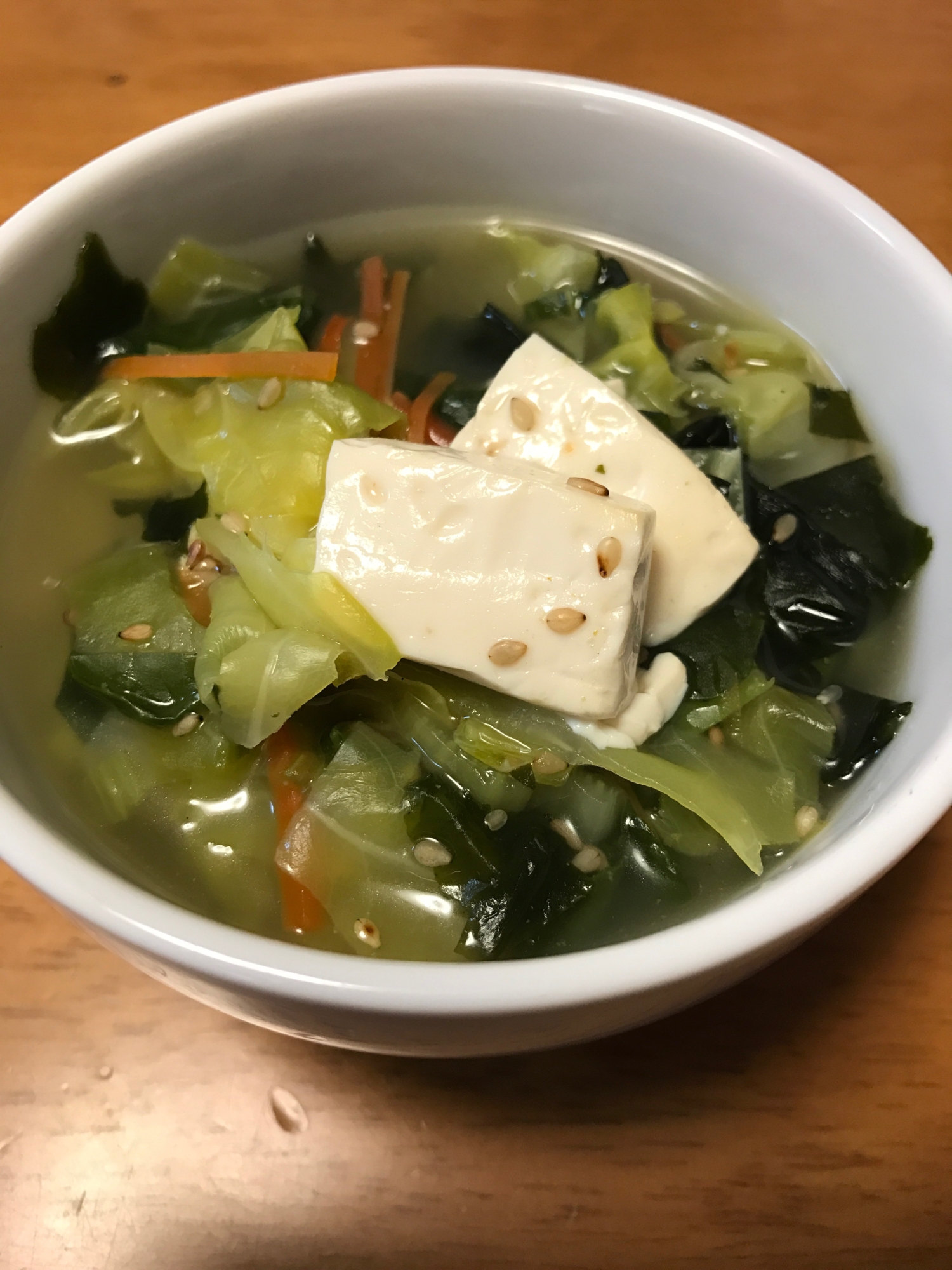 キャベツとわかめの韓国風スープ