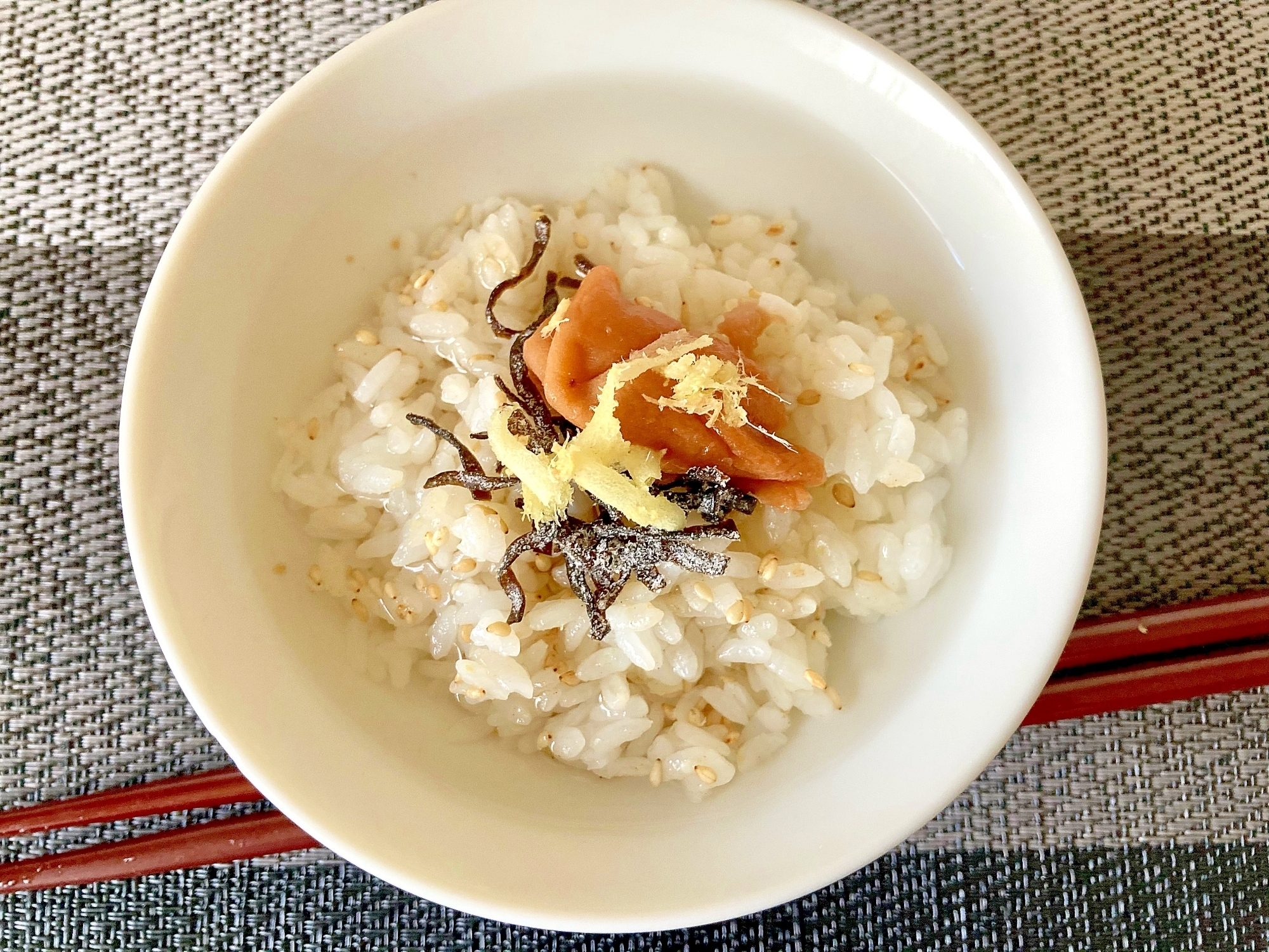 梅干しと塩昆布のわさび茶漬け