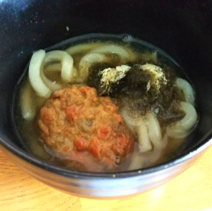 とろろ昆布とさつま揚げのうどん