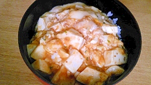 麻婆豆腐のチーズ卵とじ丼