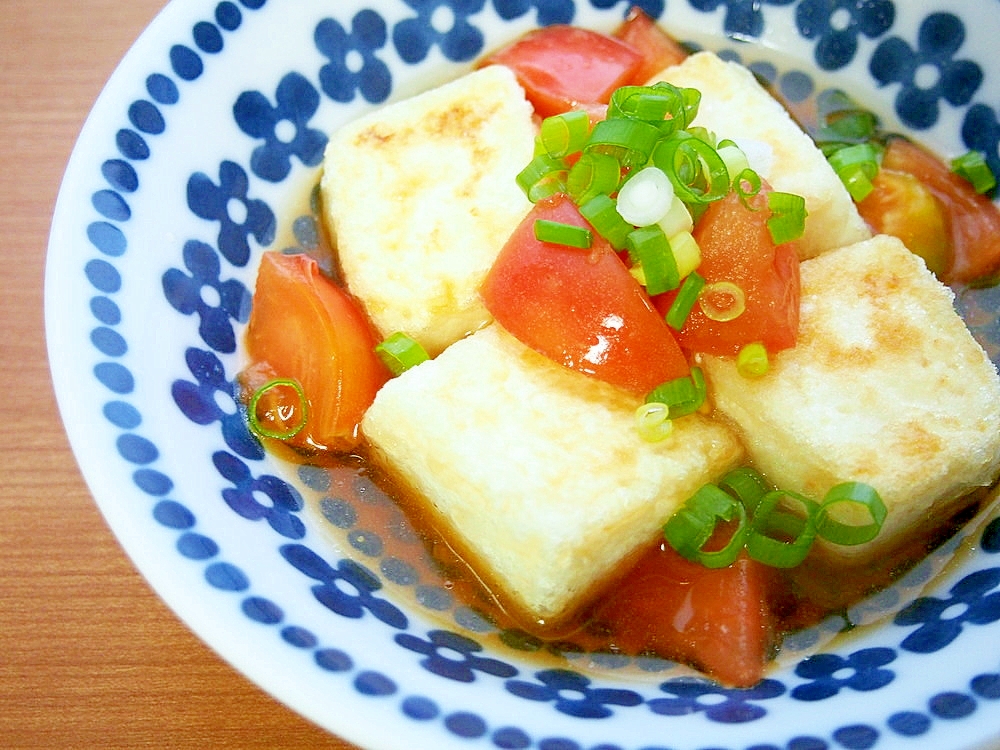 揚げ焼きで簡単！揚げ出し豆腐♪トマト入り