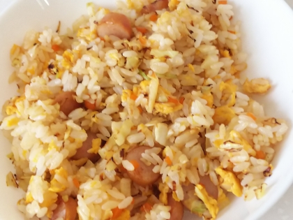 ウインナーとキャベツと卵のチャーハン＊