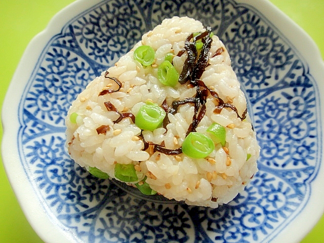 インゲンと塩昆布ごまのおにぎり