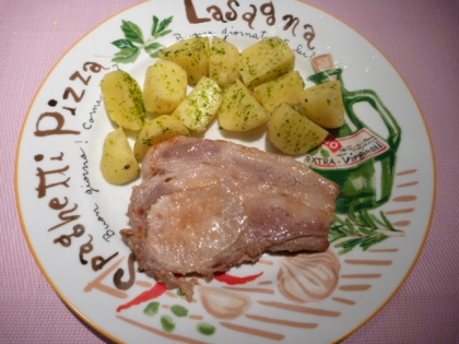 こんにちわ♪
ハチミツと塩麹で、お肉がめっちゃジュ〜シ〜だね (*´∀`*)
オーブンレンジで蒸し焼きにするから、お肉が柔らかくて美味しかったよ♥ごちそう様〜♪