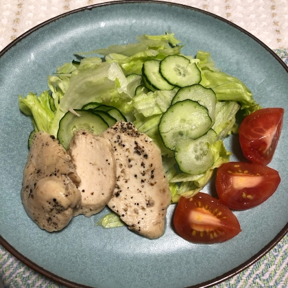 自家製ペッパーサラダチキンが少し余っていたので副菜として作りました、マヨネーズと麺つゆをかけていただきました、レシピありがとうございます^_^