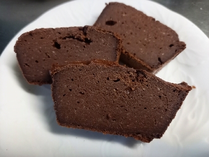 ブラックチョコを使ったので、甘さ控え目に仕上がりました。しっとりとした食感も良かったです。ナッツを入れても美味しそうです。