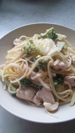 鶏むね肉と野菜のクリームパスタ