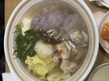 鶏とごぼうの旨味たっぷり　秋田の郷土料理　だまこ鍋