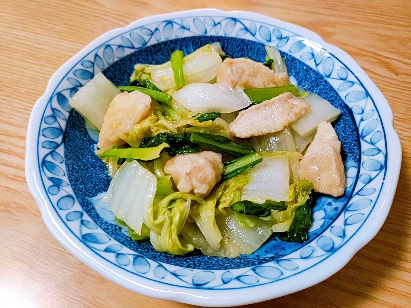 白菜と小松菜と鶏むね肉の味噌炒め