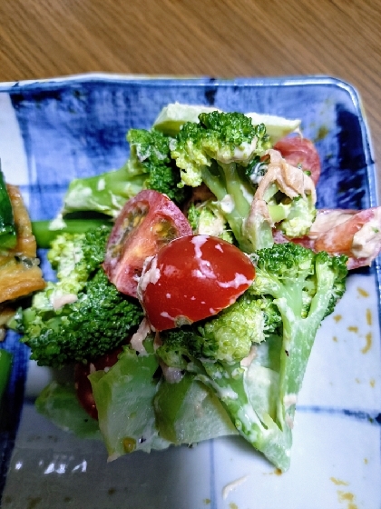 ブロッコリーとツナとトマトのサラダ