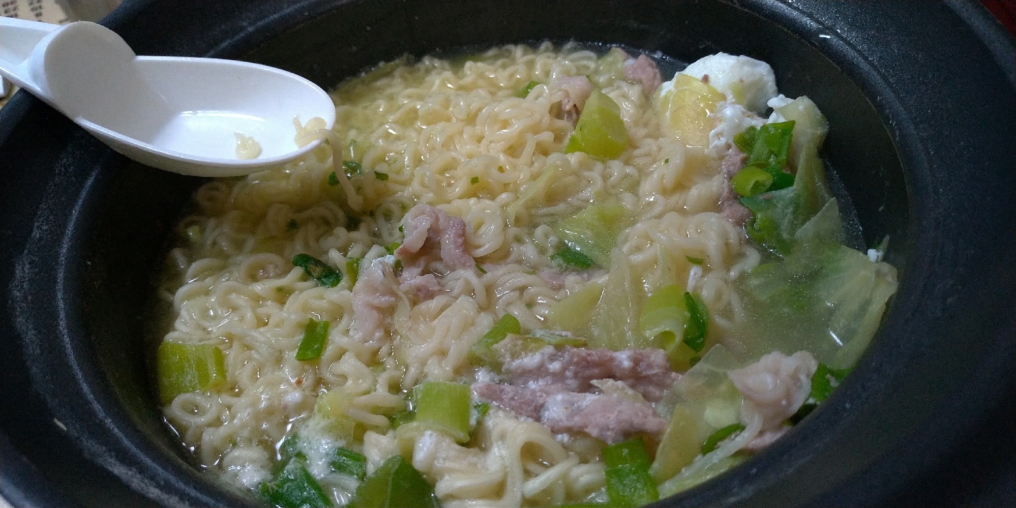 ラーメンと玉子とキャベツネギ