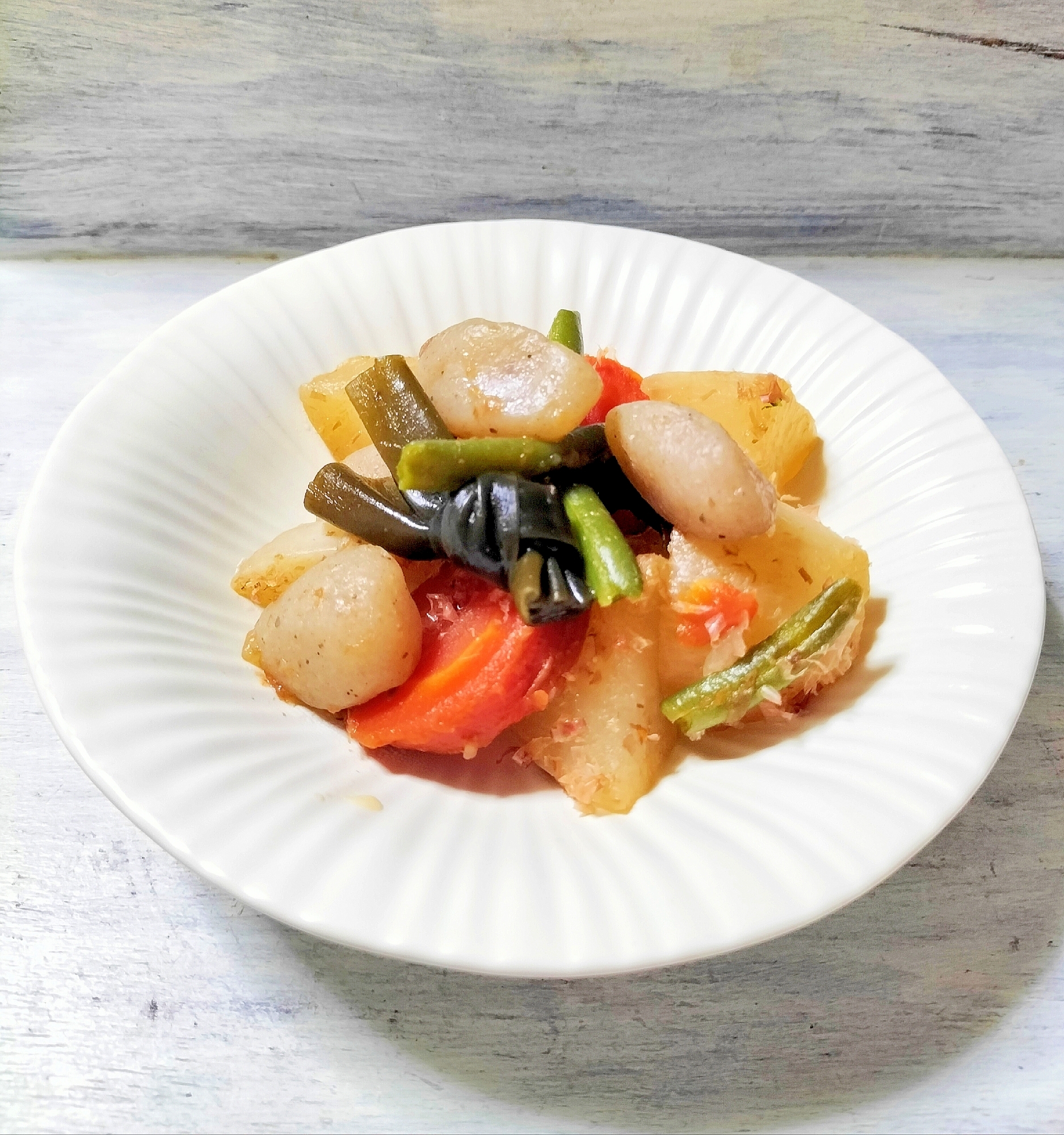 肉なしでヘルシー✨金時にんじんと大根&玉蒟蒻の煮物