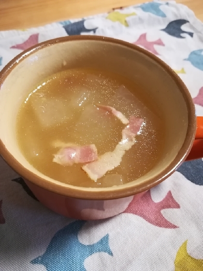 冬瓜初めて買いましたが、スープとってもおいしかったです♪ベーコンの旨味も出てるし、とろとろでほっこりしました☆