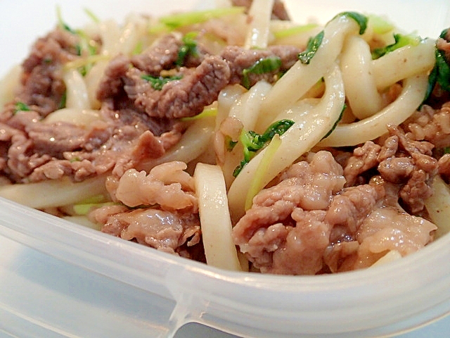 冷凍うどんで　牛肉と豆苗の焼きうどん♬