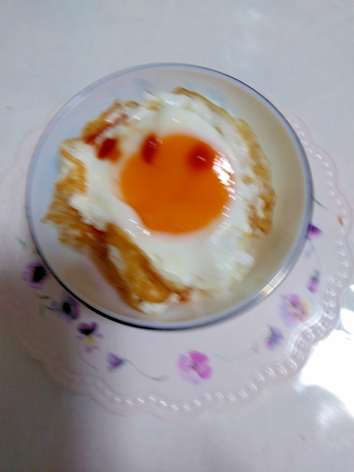 ごま油が香ばしい目玉焼き丼