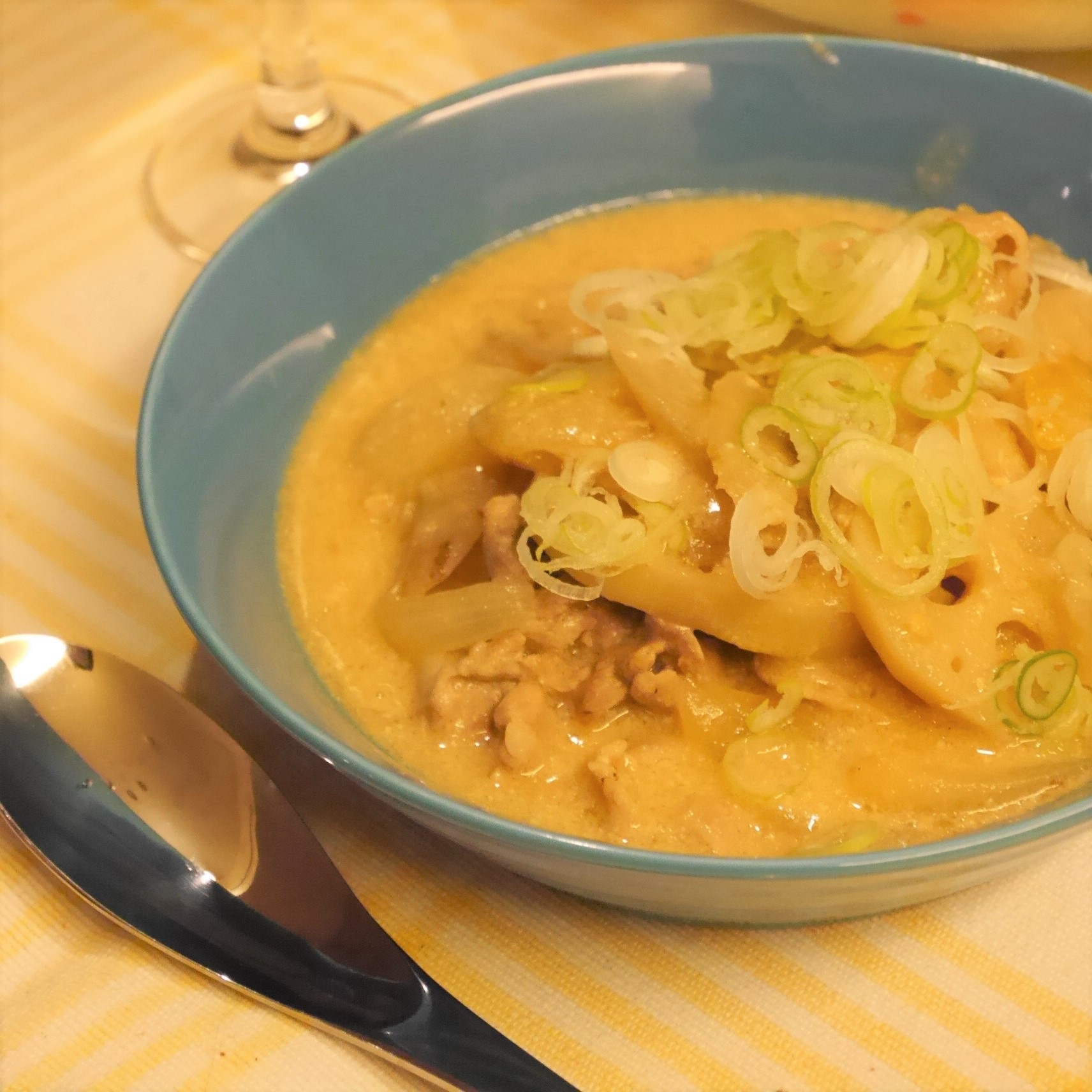 フライパンひとつ★豚バラ肉と根菜の和風クリーム煮