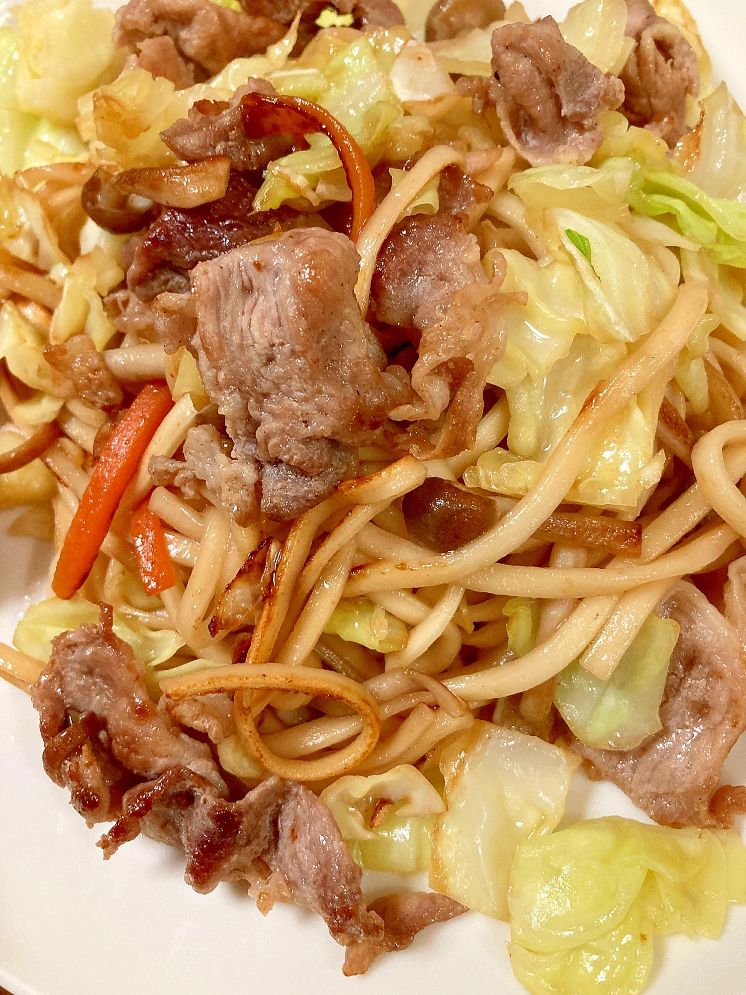 ホットプレートで焼きうどん～キャベツ、豚肉、人参