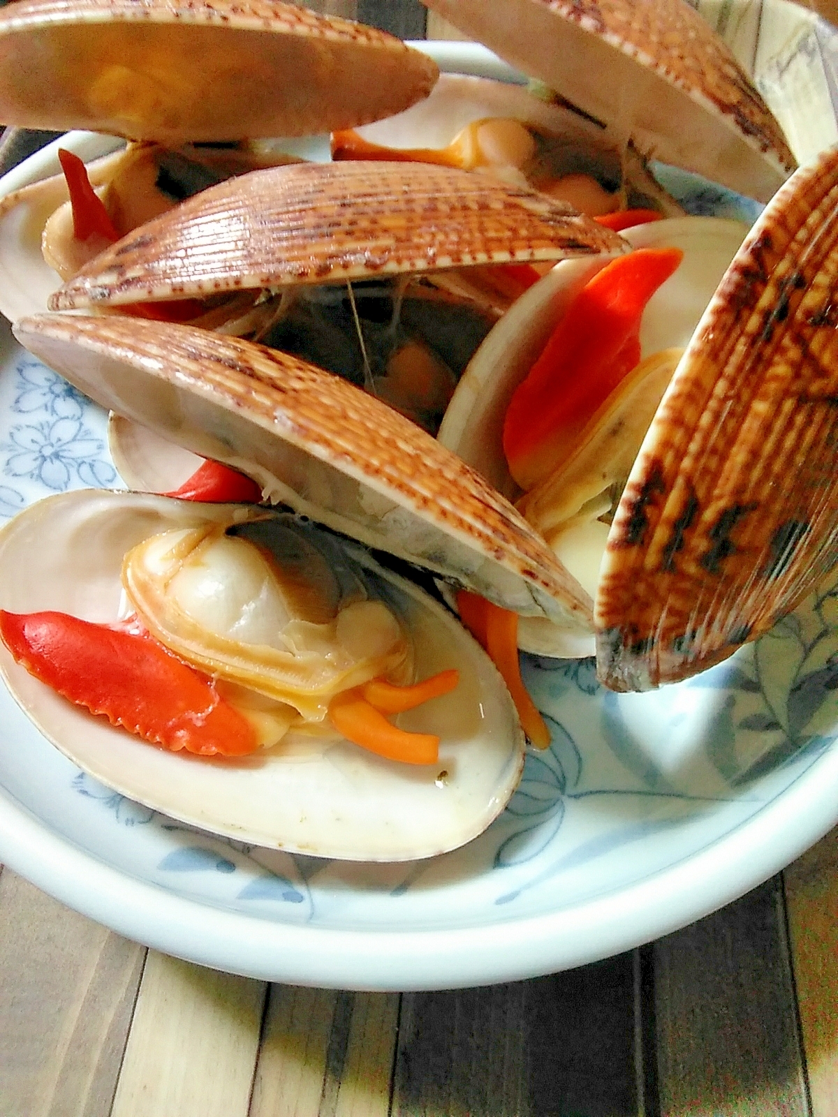食感抜群!スダレ貝の酒蒸し