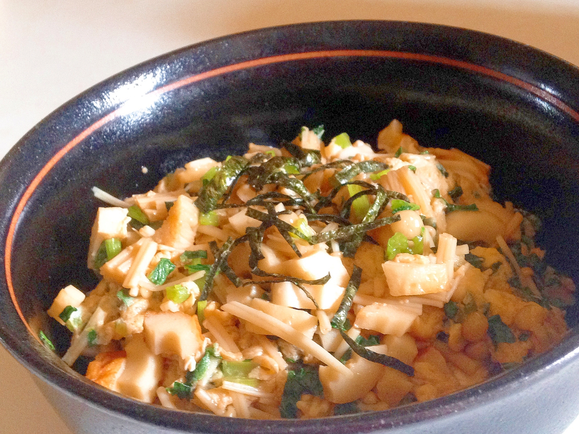 フライパン一つで☆小松菜とえのき茸のちくわ丼