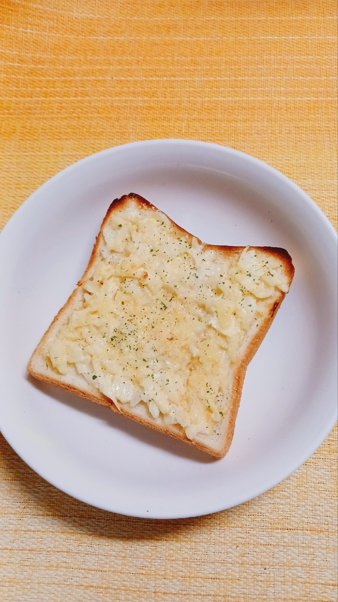 玉ねぎがの甘味がたまらない♡チーズマヨトーストꯁꯧ