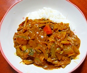 辛くて苦い癖になる！ゴーヤカレー