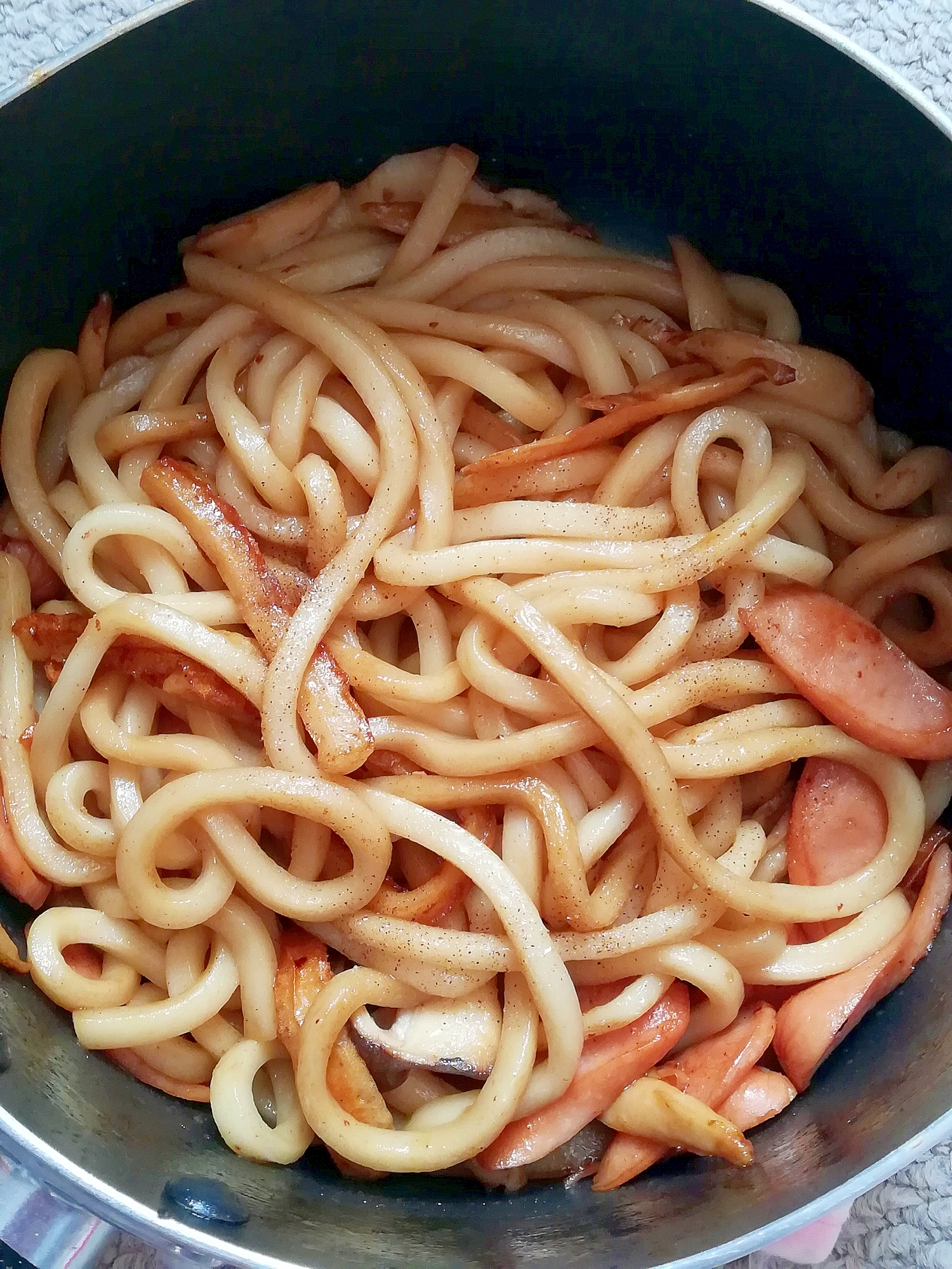 エリンギとちくわとウインナーの焼きうどん