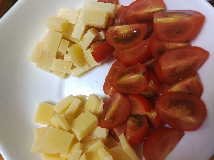 ミニトマトとコロコロモッツァレラチーズのサラダ