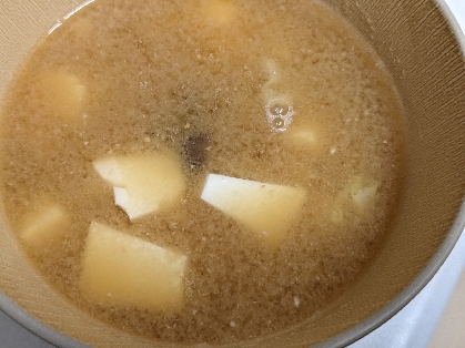 キャベツ・しめじ・油揚げの味噌汁