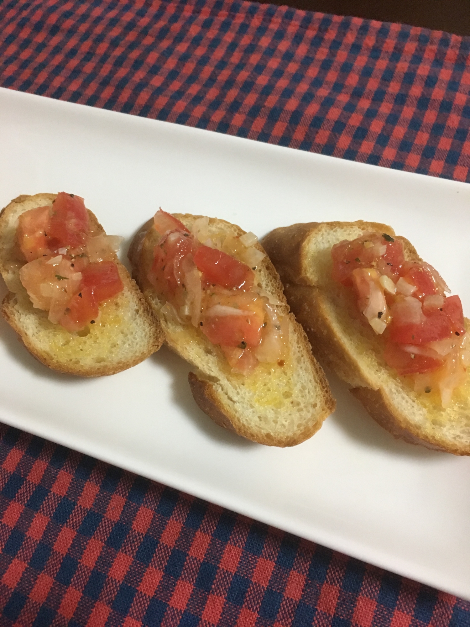 新玉ねぎとトマトのさっぱりブルスケッタ