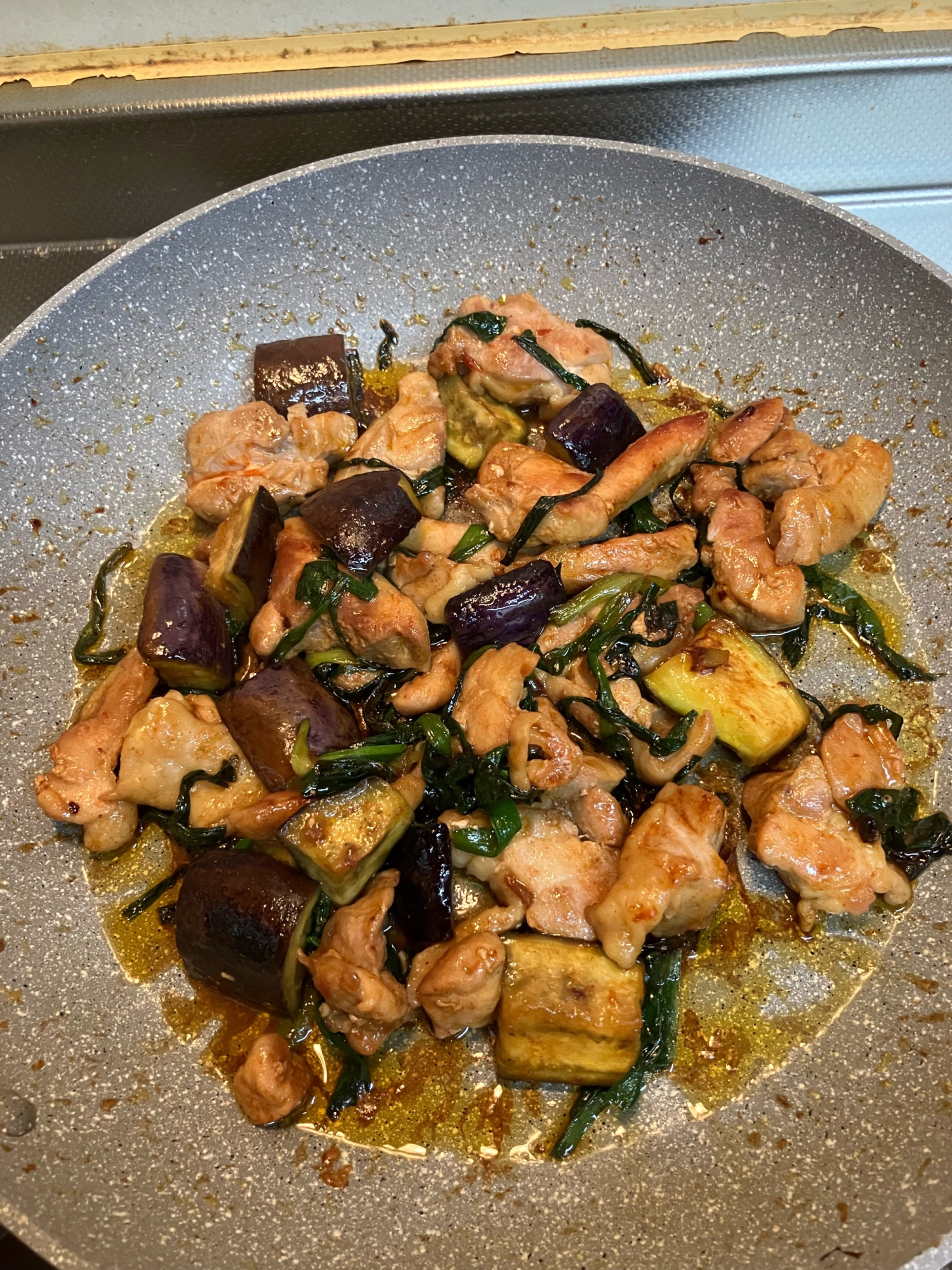 鶏肉とナスとニラの旨辛炒め^_^