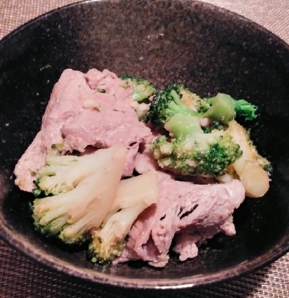 豚肉とブロッコリーの簡単炒め♡