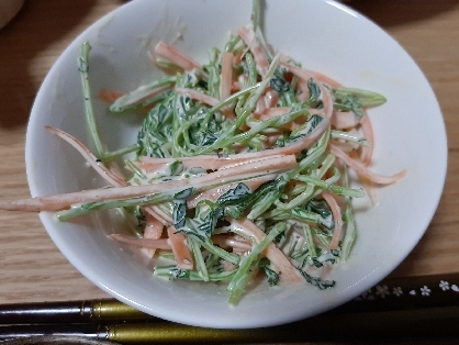 【豆苗にんじんサラダ】シャキシャキ食感♪