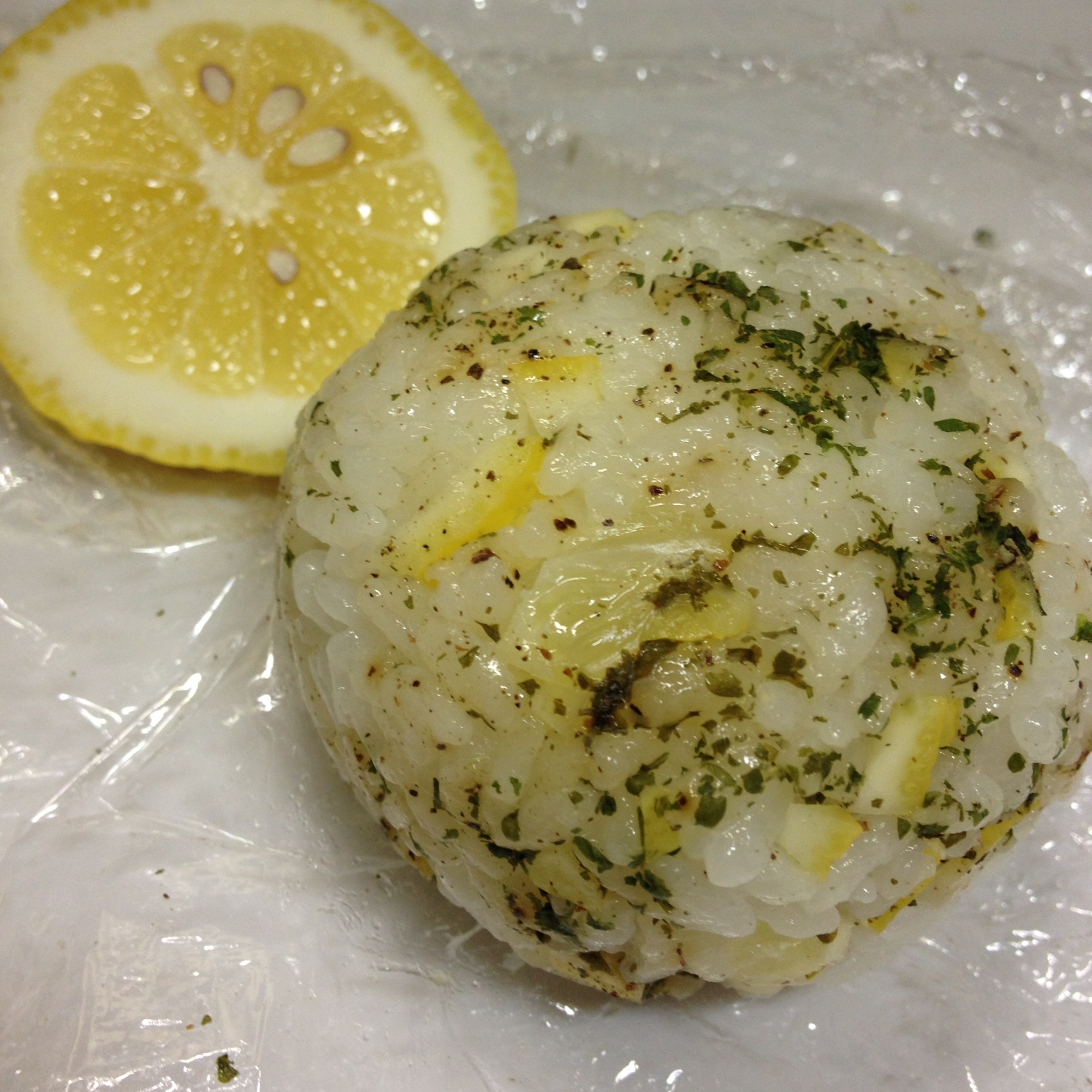 レモンのおむすび!質素だけどなんかすごい贅沢・・・