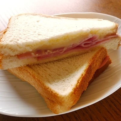 耳付きのサンドイッチ用食パンが手に入ったのでリピ（←変なこだわり　苦笑）。やっぱり簡単美味しい♪また作りまーす。